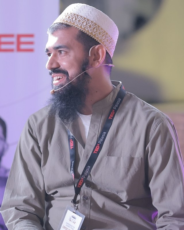 Ammar Kanchwala speaking at TEDxPalasia